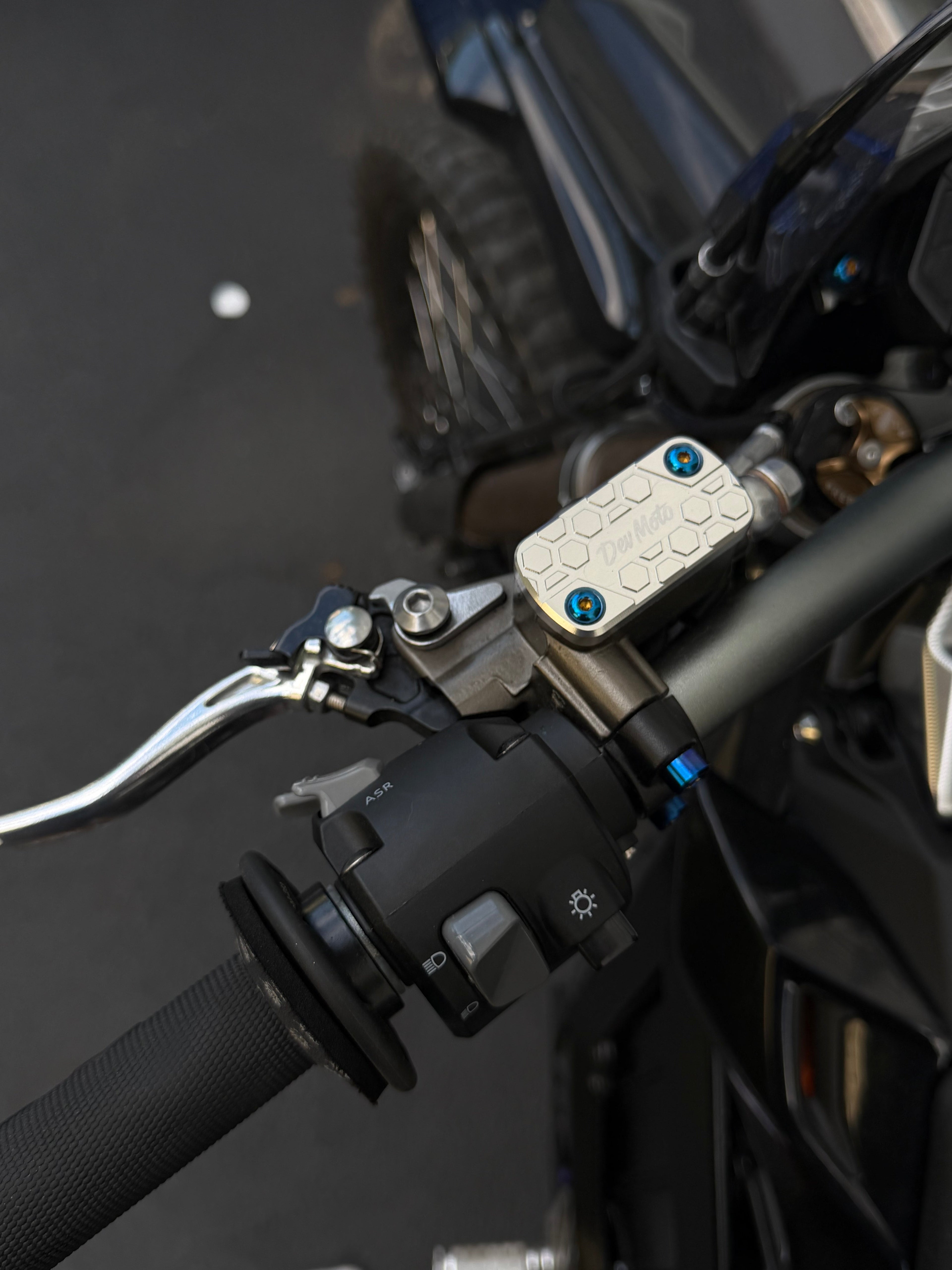 DevMoto Ultra Bee brake reservoir cap with black finish, featuring detailed branding and secure fitting for motorcycle brake systems.