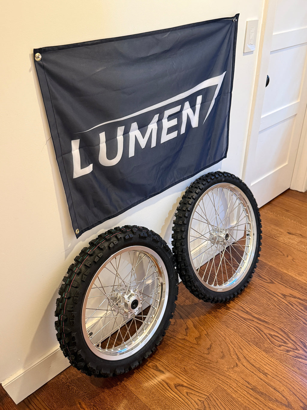 Lumen Racing 16/19 Light Bee/Eride Pro wheelset with preinstalled dirt tires, black alloy rims and spokes for mountain biking.