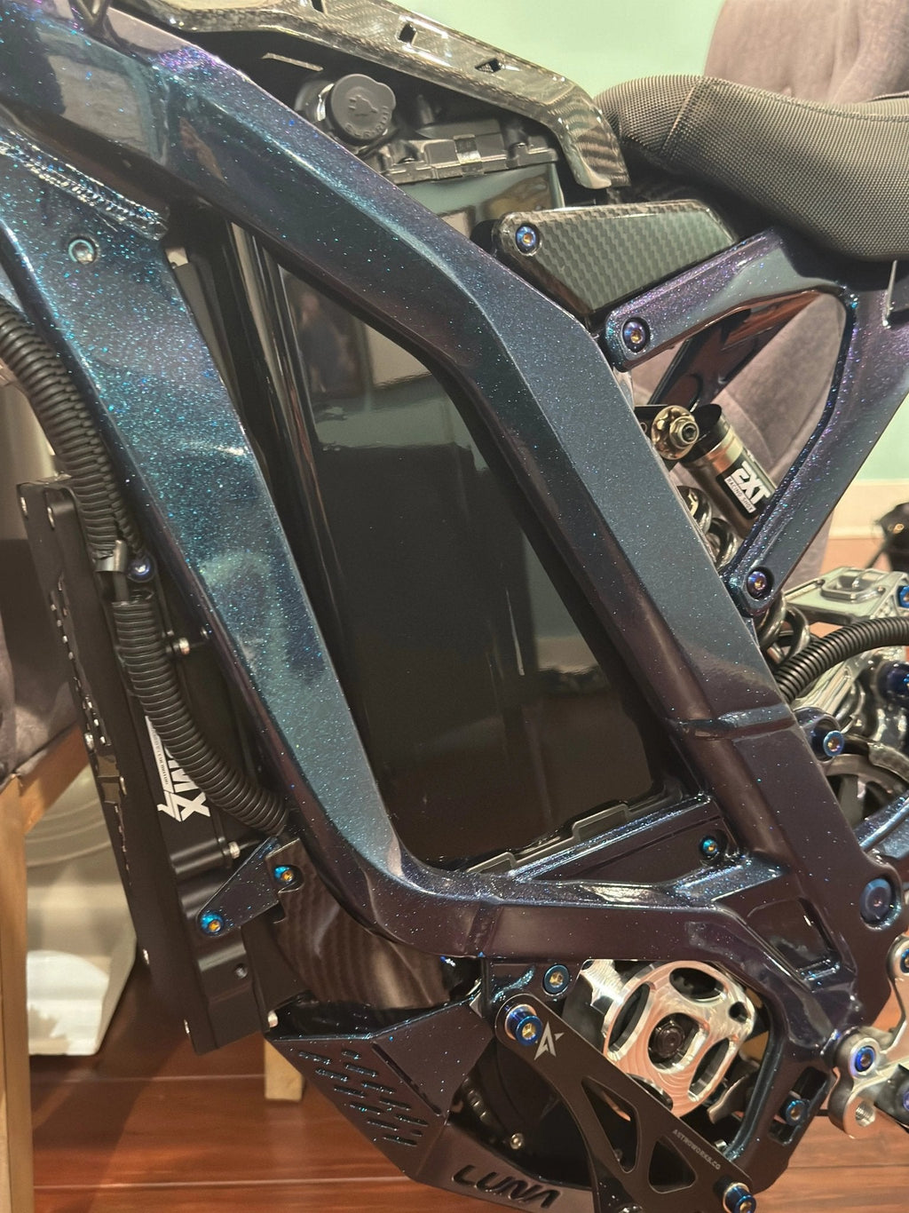 Black Vantablack battery vinyl wrap for e-bike from MXwraps, showcasing a sleek, matte finish on a bicycle battery.